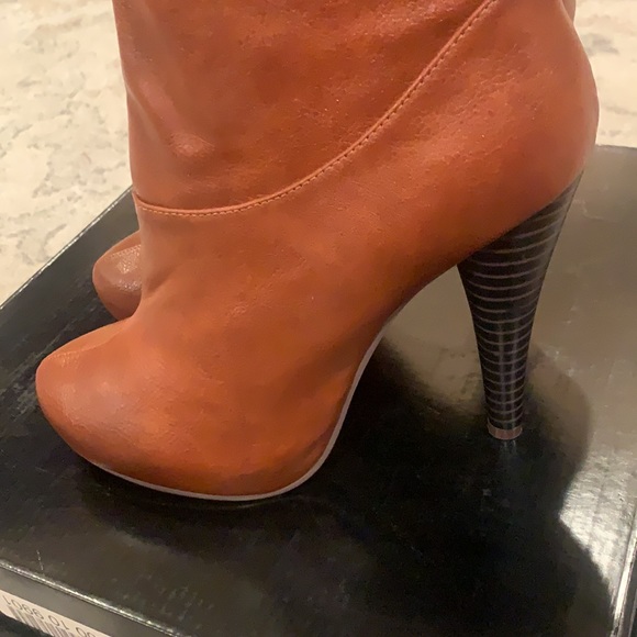 Just Fab tall platform boots size 8 - Picture 2 of 7